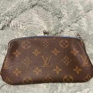 Vintage Louis Vuitton Monogram canvas kiss-lock